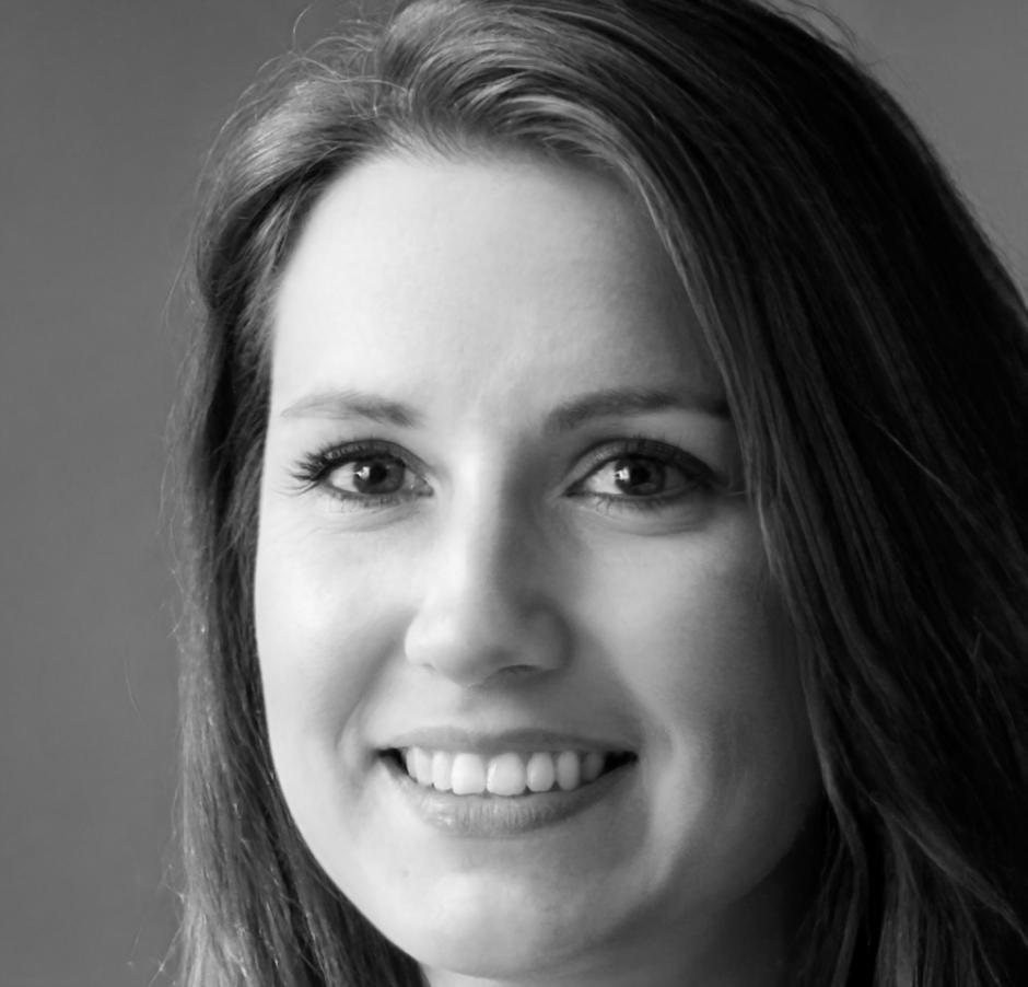 Portrait of investment community specialist